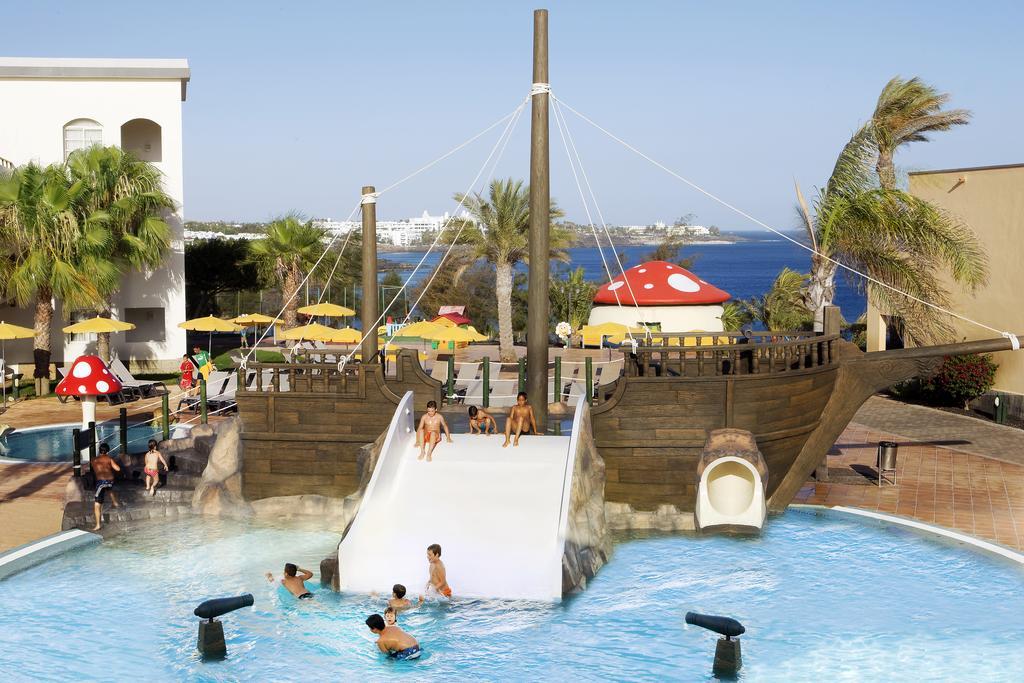 Hotel H10 Rubicon Horizons Collection (Adults Only) Playa Blanca  Esterno foto The pirate ship at the water park